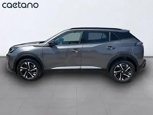 Usado Peugeot 2008 Allure 100 CV (73 kW) 2022 Gris / plata SUV