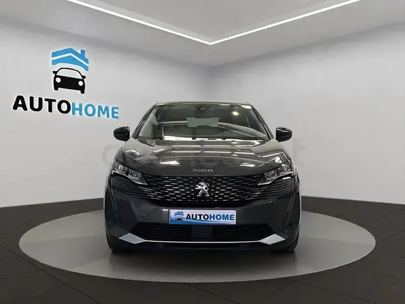 Usado Peugeot 3008 Active 130 CV (95 kW) 2022 Gris / plata SUV
