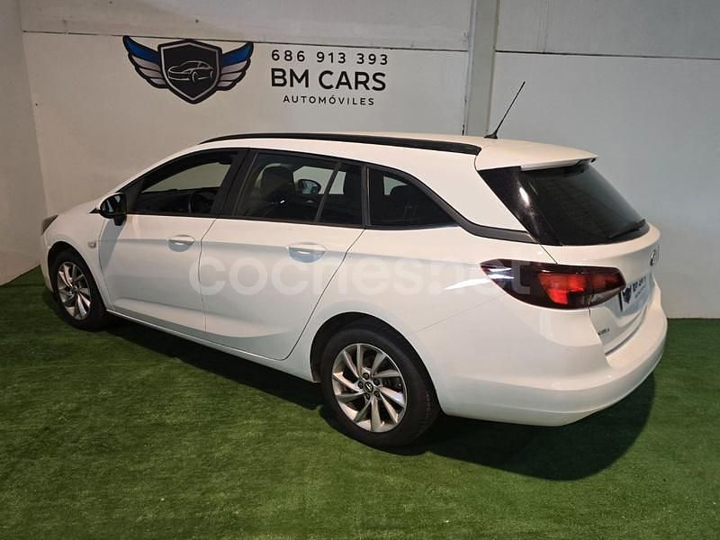Usado Opel Astra 105 CV (77 kW) 2020 Blanco Familiar