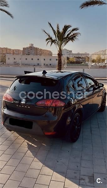 Usado Seat Leon CUPRA 240 CV (176 kW) 2008 Negro Utilitario
