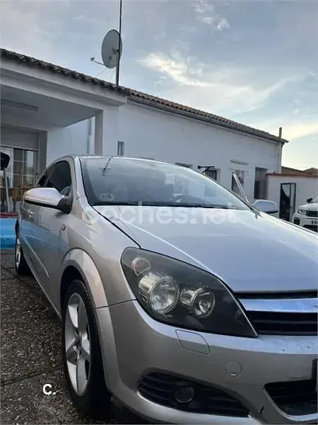 Usado Opel Astra GTC Sport 120 CV (88 kW) 2005 Gris / plata Berlina