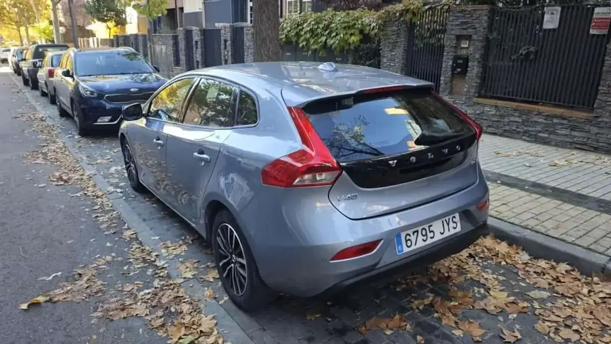 Usado Volvo V40 Inscription 122 CV (89 kW) 2017 Azul Utilitario