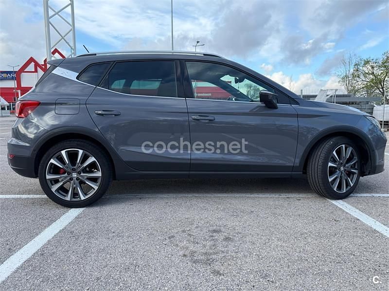 Usado Seat Arona FR 115 CV (84 kW) 2025 Gris / plata SUV