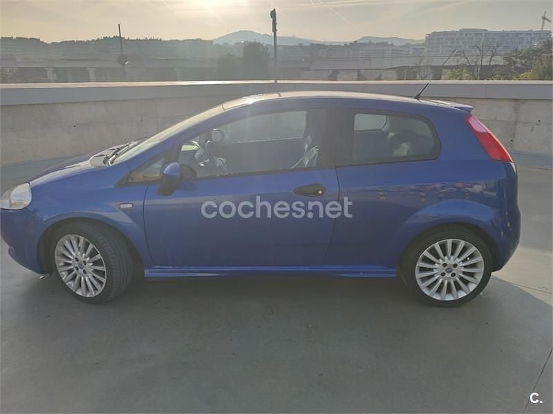 Usado Fiat Grande Punto Sport 95 CV (69 kW) 2008 Azul Utilitario