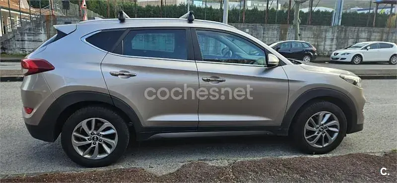 Usado Hyundai Tucson 115 CV (84 kW) 2016 Gris / plata SUV