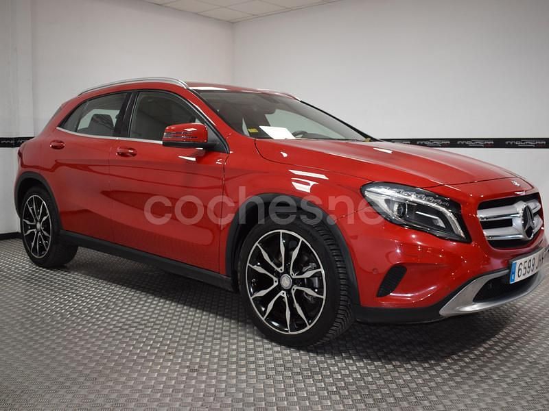 Usado Mercedes GLA200 Urban 136 CV (100 kW) 2015 Rojo SUV