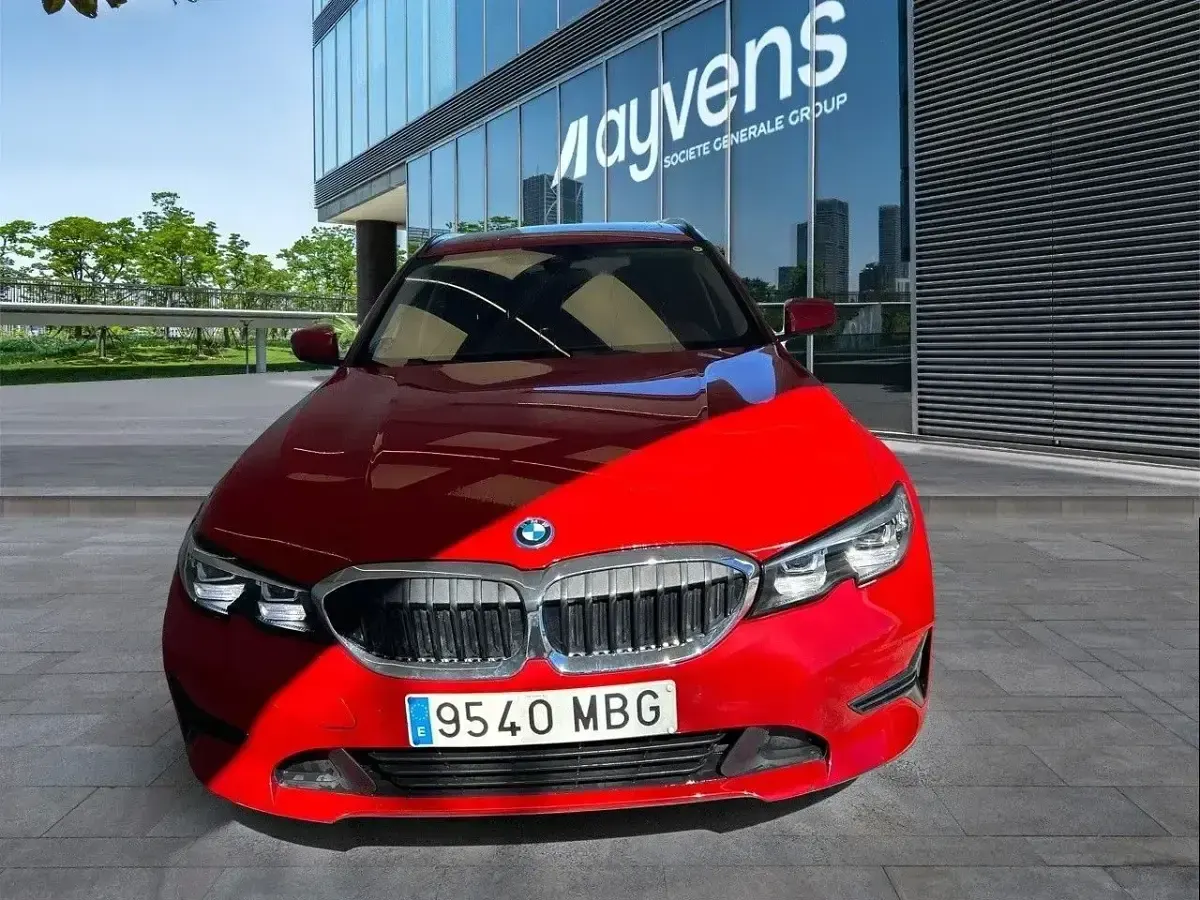 Usado BMW 330e 292 CV (214 kW) 2022 Rojo Familiar