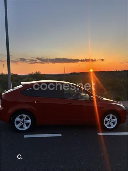 Rojo Usado 2008 Ford Focus Trend Berlina | 4000 € (Buen precio) - Imagen 1/4