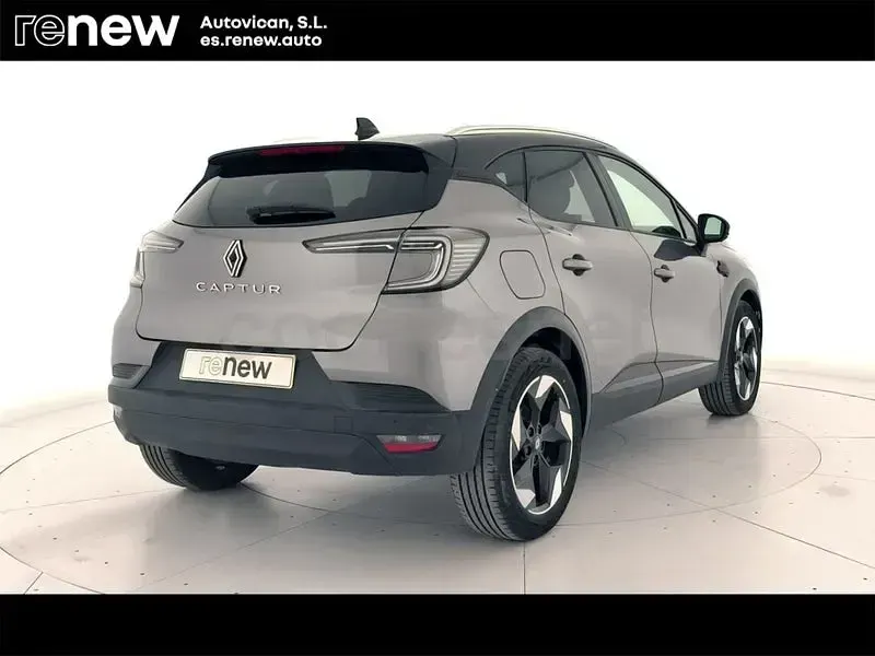 Usado Renault Captur Techno 100 CV (73 kW) 2025 Gris / plata SUV