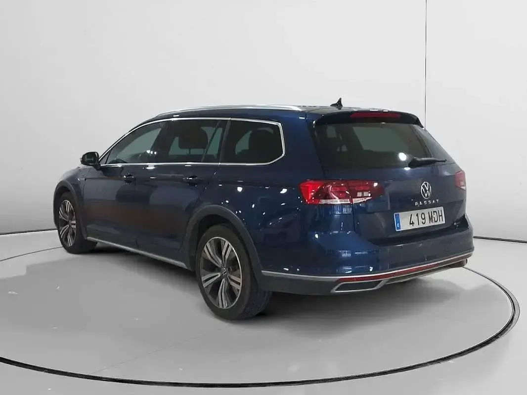 Usado VW Passat Alltrack 200 CV (147 kW) 2023 Azul Familiar