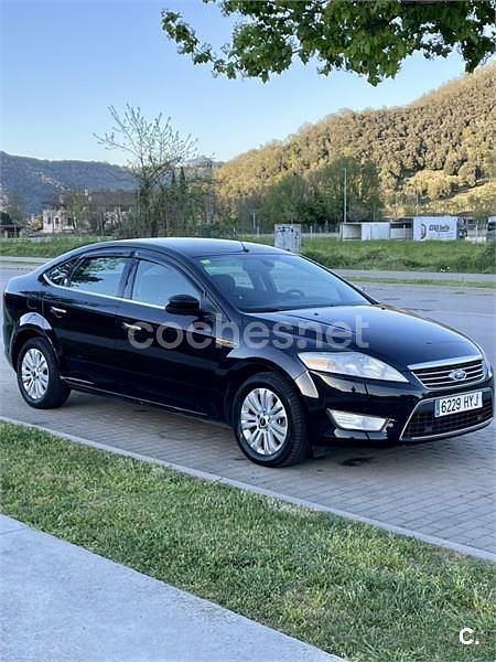 Usado Ford Mondeo Ghia 130 CV (95 kW) 2008 Azul Berlina