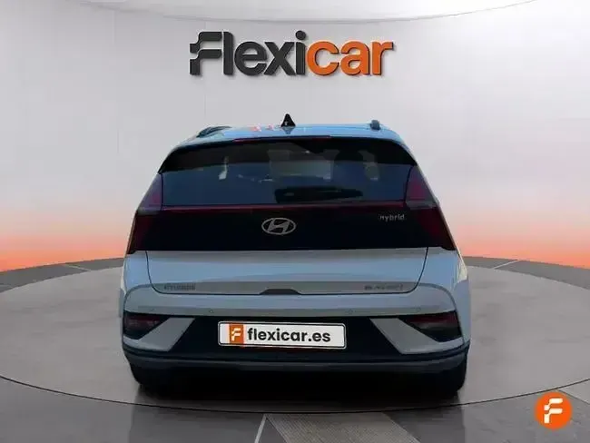Usado Hyundai Bayon 100 CV (73 kW) 2024 Blanco SUV
