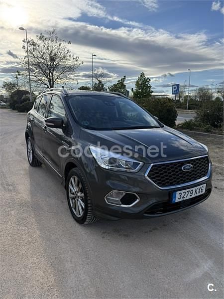 Usado Ford Kuga Vignale 176 CV (129 kW) 2019 Gris / plata SUV