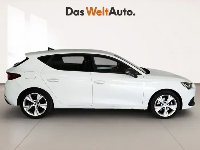 Usado Seat Leon FR 130 CV (95 kW) 2023 Blanco Berlina
