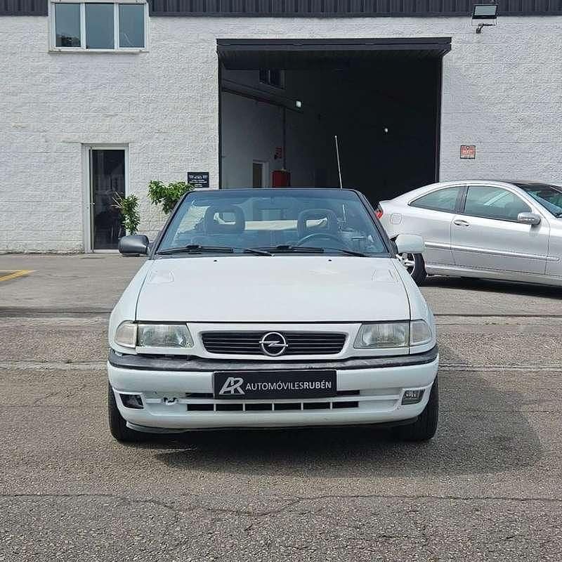 Usado Opel Astra 114 CV (83 kW) 1997 Blanco Descapotable