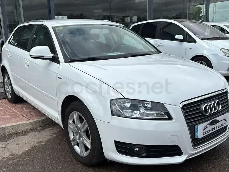 Usado Audi A3 Attraction 105 CV (77 kW) 2010 Blanco Utilitario