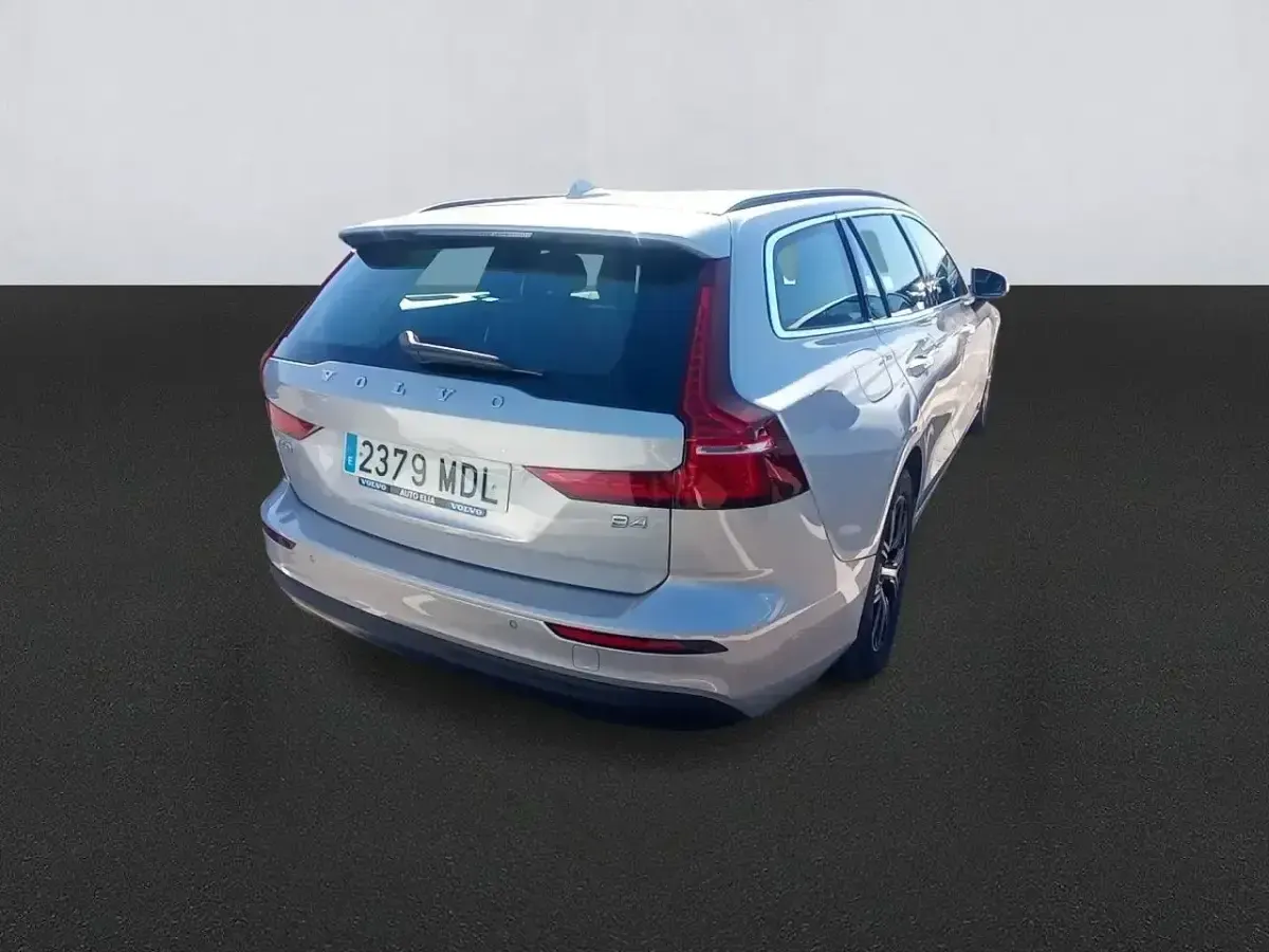Usado Volvo V60 Core 197 CV (144 kW) 2023 Gris Familiar