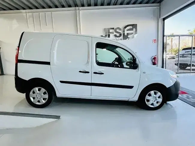 Usado Renault Kangoo 80 CV (58 kW) 2020 Blanco Monovolumen