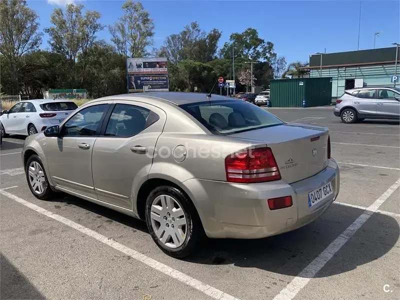 Usado Dodge Avenger SE 156 CV (114 kW) 2008 Beige Berlina