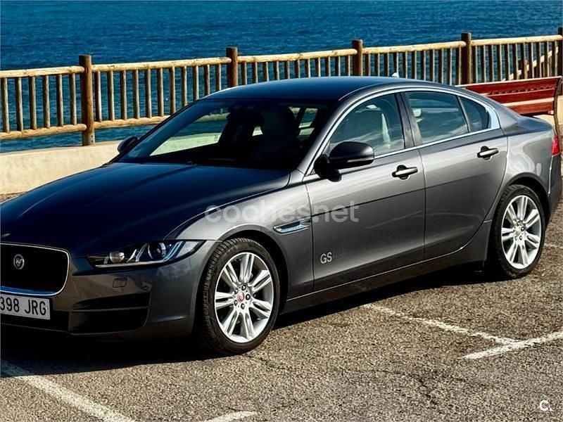 Gris / plata Usado 2016 Jaguar XE Portfolio Berlina | 15.900 € (Caro) - Imagen 1/4
