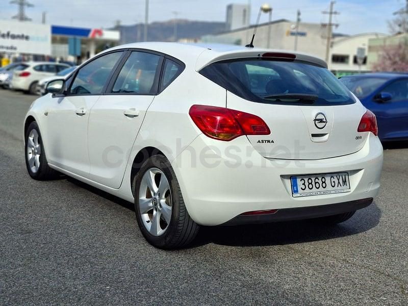 Usado Opel Astra Sport 110 CV (80 kW) 2010 Blanco Berlina