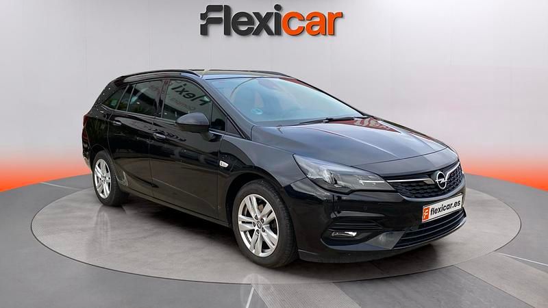 Usado Opel Astra Selective 145 CV (106 kW) 2020 Negro Familiar