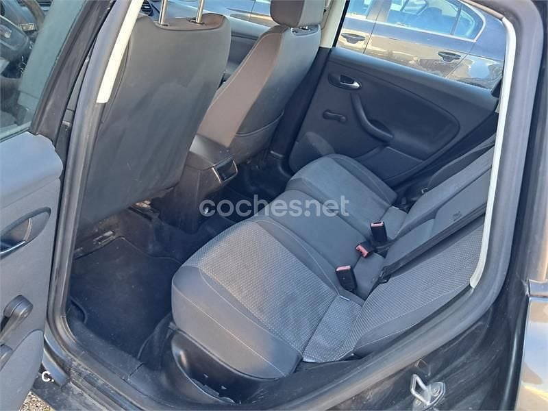 Usado Seat Altea Reference 105 CV (77 kW) 2010 Negro Monovolumen