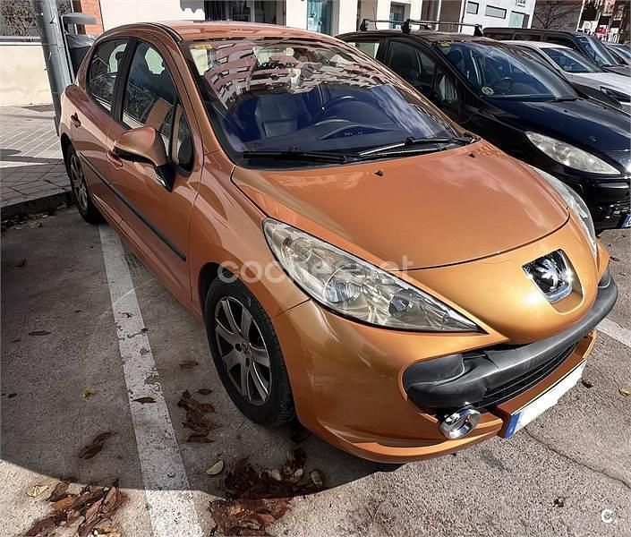 Usado Peugeot 207 90 CV (66 kW) 2006 Naranja Berlina