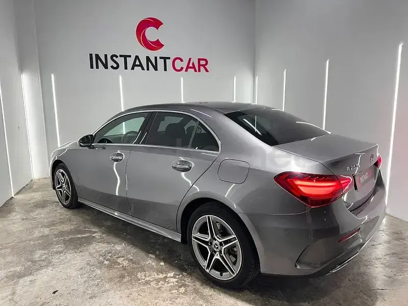 Usado Mercedes A250 218 CV (160 kW) 2023 Gris / plata Berlina