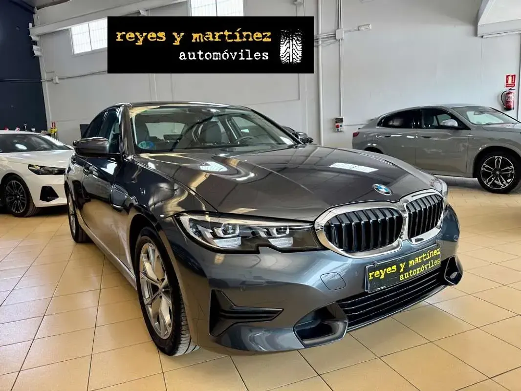 Usado BMW 318 M Sport 150 CV (110 kW) 2022 Gris Berlina