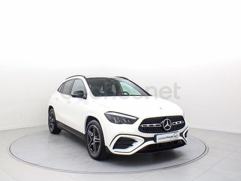 Usado Mercedes GLA200 AMG line 150 CV (110 kW) 2025 Blanco polar SUV