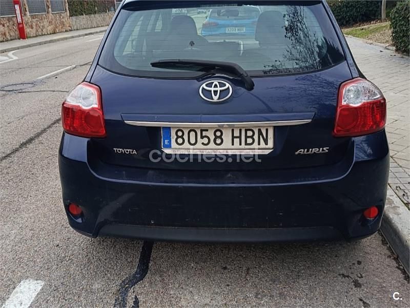 Usado Toyota Auris Active 132 CV (97 kW) 2011 Azul Utilitario