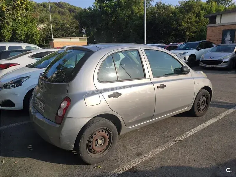 Usado Nissan Micra Visia 65 CV (47 kW) 2003 Gris / plata Utilitario
