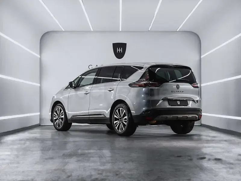 Usado Renault Espace Initiale Paris 160 CV (117 kW) 2018 Gris / plata Monovolumen
