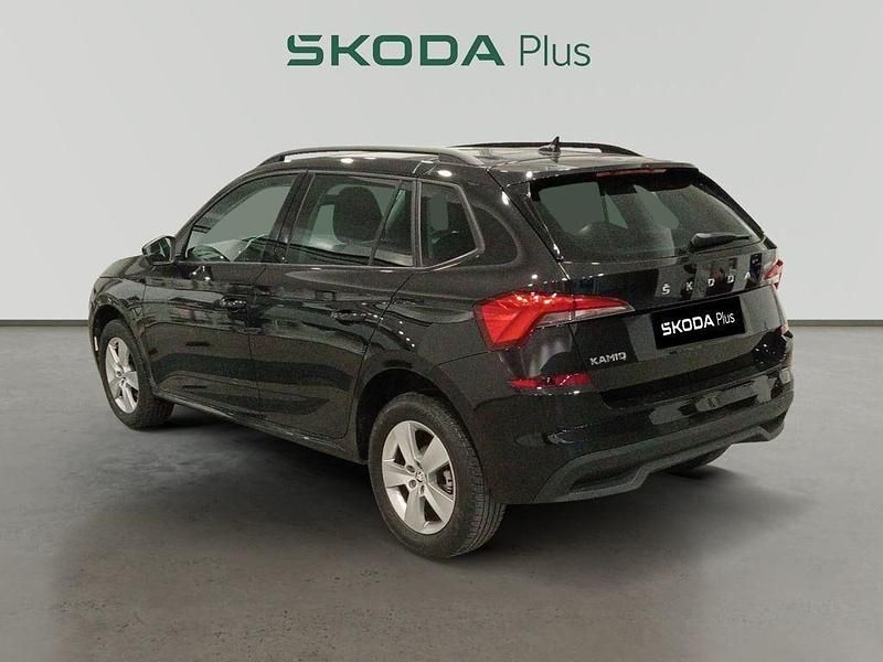 Usado Skoda Kamiq Active 110 CV (80 kW) 2022 Negro SUV