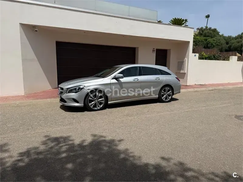 Usado Mercedes CLA200 Shooting Brake 136 CV (100 kW) 2018 Gris / plata Familiar