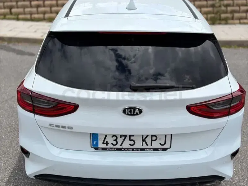 Usado Kia Ceed 120 CV (88 kW) 2018 Blanco Utilitario