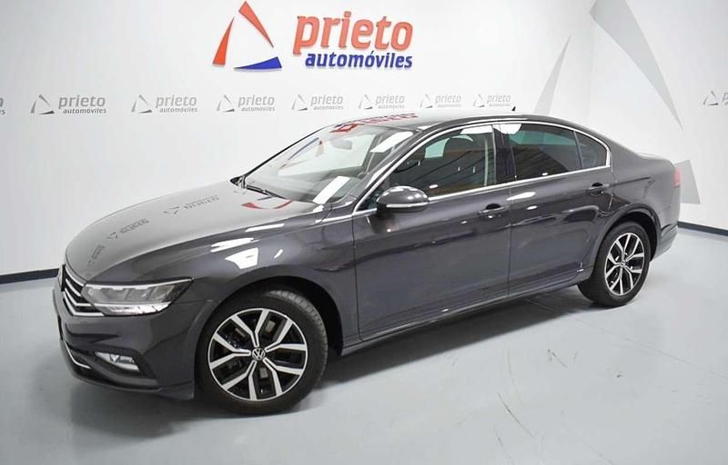 Usado VW Passat Executive 150 CV (110 kW) 2021 Gris Berlina