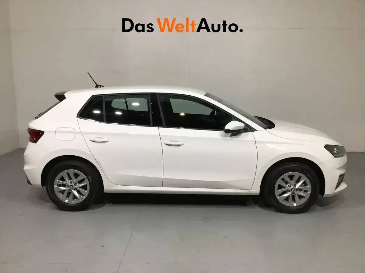 Usado Skoda Fabia Ambition 95 CV (69 kW) 2024 Blanco Utilitario