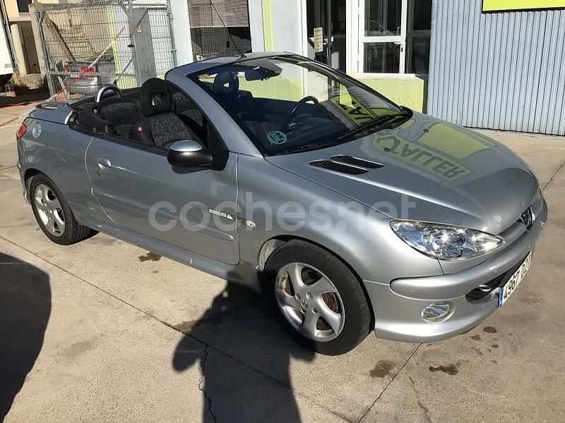Usado Peugeot 206 CC Quiksilver 110 CV (80 kW) 2006 Gris / plata Descapotable