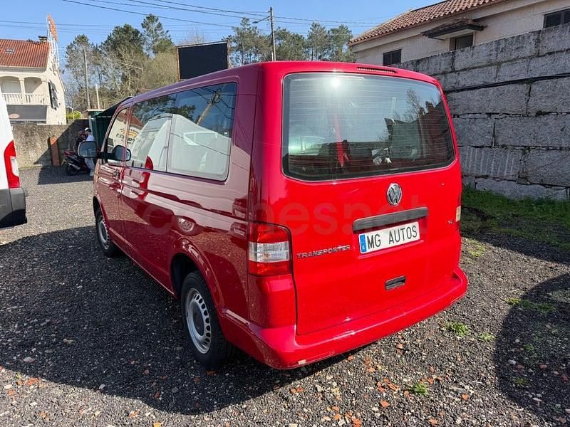 Usado VW Caravelle Trendline 114 CV (83 kW) 2014 Rojo Monovolumen