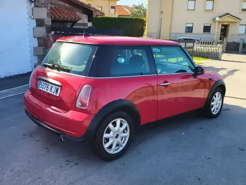 Usado Mini ONE 90 CV (66 kW) 2005 Rojo Utilitario
