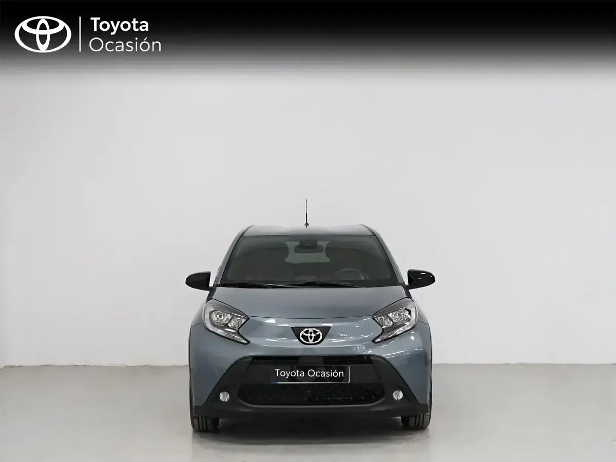Usado Toyota Aygo X Play 72 CV (52 kW) 2024 Gris SUV