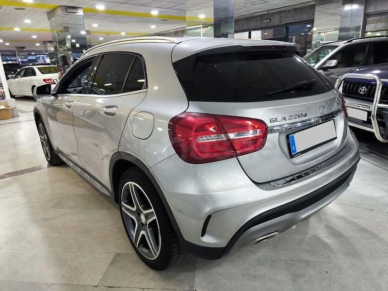 Usado Mercedes GLA220 AMG line 177 CV (130 kW) 2016 Gris / plata SUV