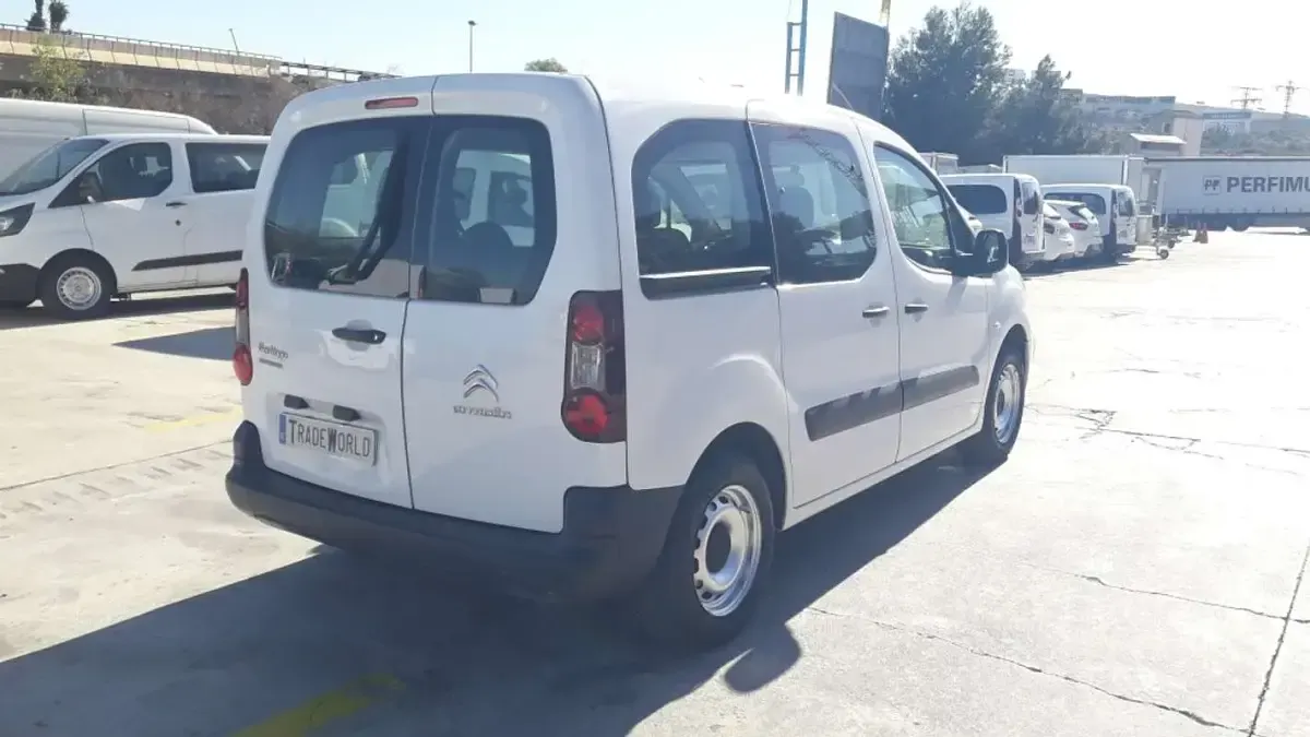 Usado Citroën Berlingo Live 76 CV (55 kW) 2018 Blanco Monovolumen