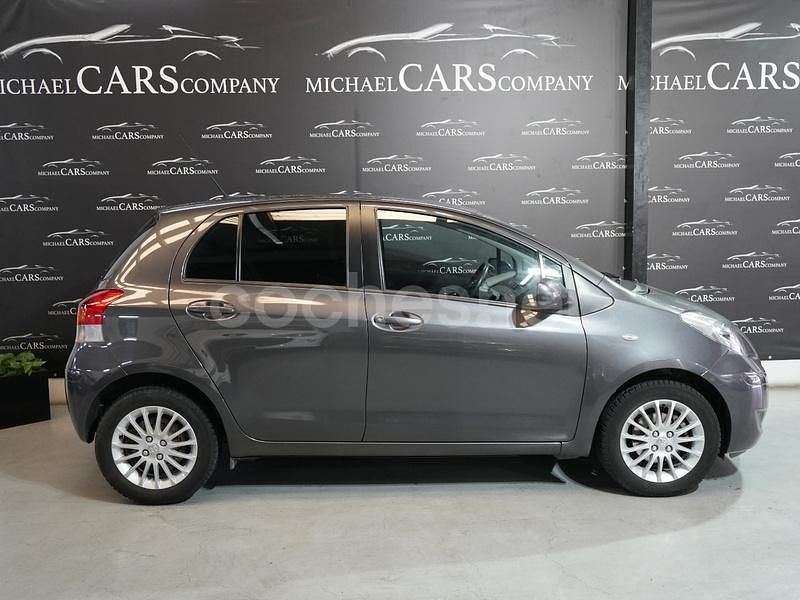 Usado Toyota Yaris Sol 101 CV (74 kW) 2009 Gris / plata Berlina