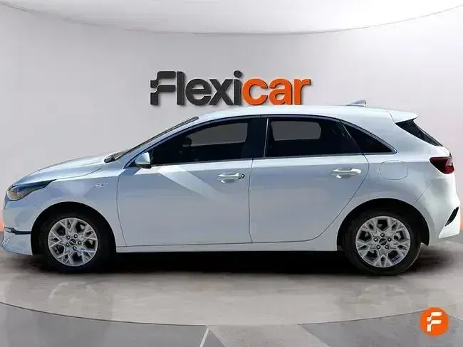 Usado Kia Ceed 136 CV (100 kW) 2023 Blanco Utilitario