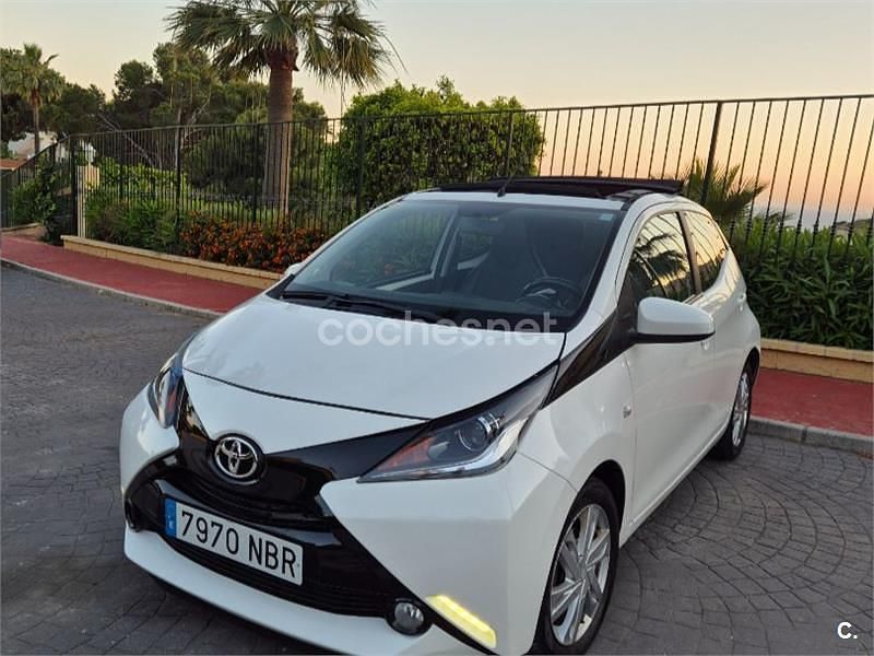 Blanco Usado 2016 Toyota Aygo x-sky Utilitario | 5590 € - Imagen 1/4