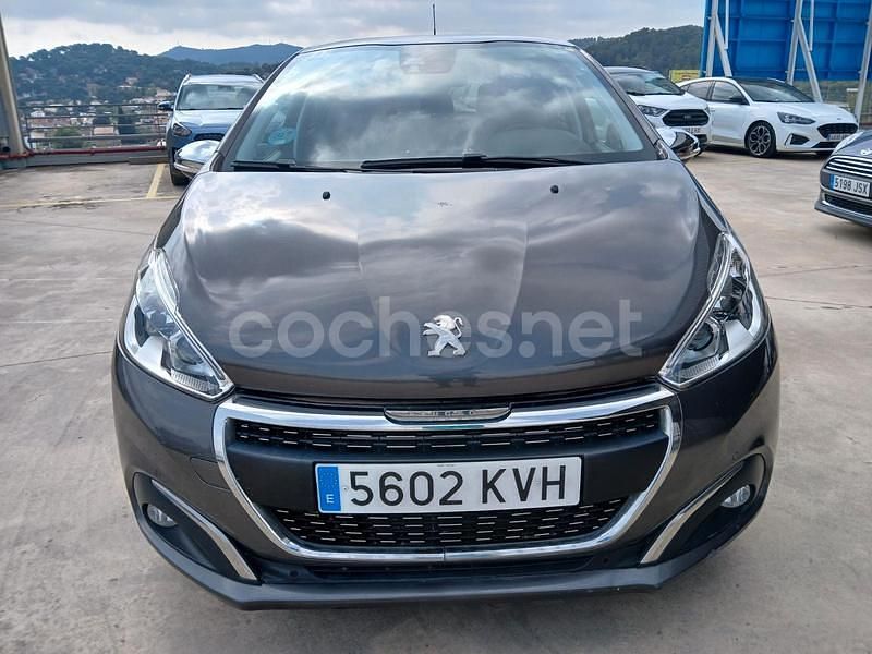 Usado Peugeot 208 82 CV (60 kW) 2019 Gris / plata Utilitario