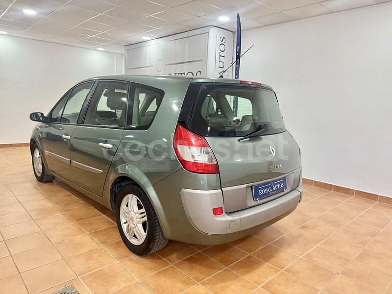 Usado Renault Grand Scénic II Dynamique 100 CV (73 kW) 2005 Verde Monovolumen
